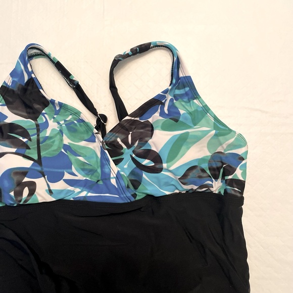 💗 2/$20 💗 George Size 12 Bathing Suit in black with blue/green on top half. - Picture 2 of 5